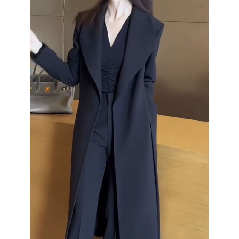 Geacă de damă medie ca lungime – țesătură chenille cu spandex, guler tip sacou, nasturi cu catarame, grosime medie