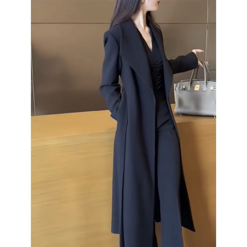 Geacă de damă medie ca lungime – țesătură chenille cu spandex, guler tip sacou, nasturi cu catarame, grosime medie