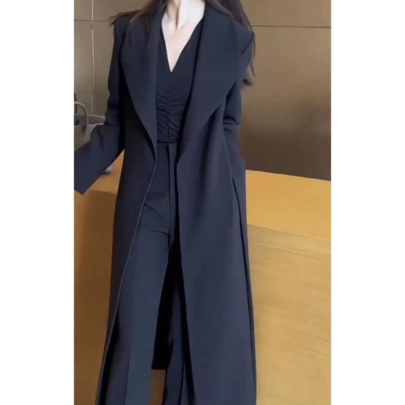 Geacă de damă medie ca lungime – țesătură chenille cu spandex, guler tip sacou, nasturi cu catarame, grosime medie