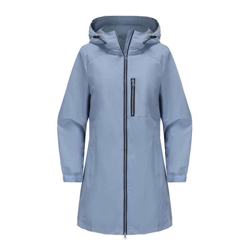 Ženska vjetrovka od poliestera, slobodan kroj, duljina 80–100 cm, prednji zip, ovratnik tipa rever, dugi rukavi, tanak materijal