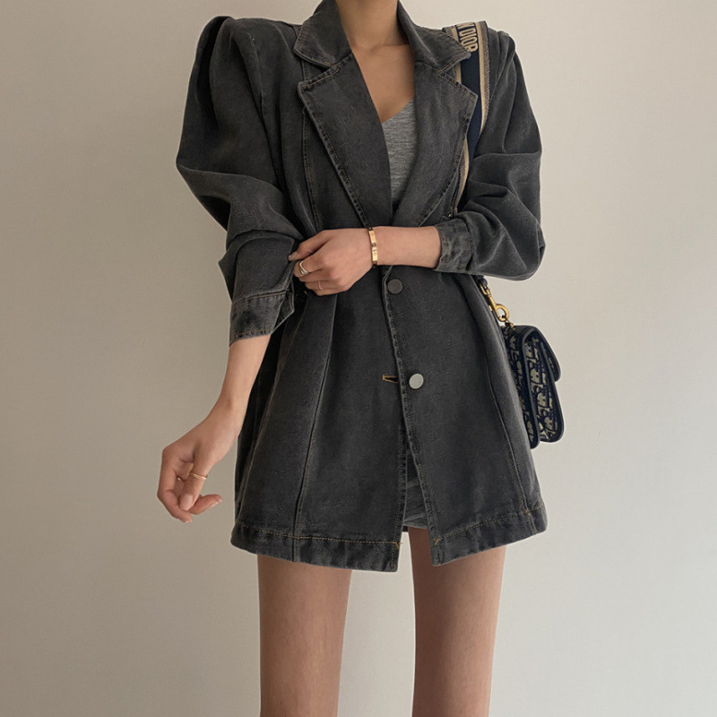 Geacă din denim pentru femei, guler de sacou, croială lejeră, închidere cu nasture unic, mâneci lungi, lungime medie (65–80 cm), amestec bumbac-nylon, Toamnă 2024