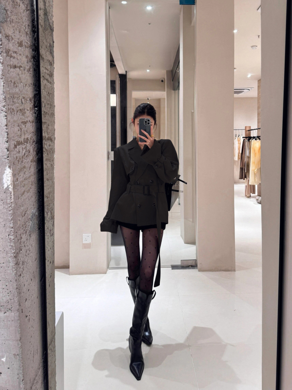 Ženski trench coat u kaki boji, jesenji stil, britanski štih, kratka verzija sa naglašenim strukom