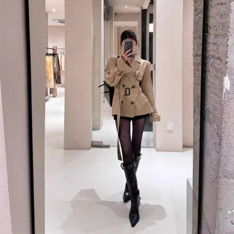 Ženski trench coat u kaki boji, jesenji stil, britanski štih, kratka verzija sa naglašenim strukom