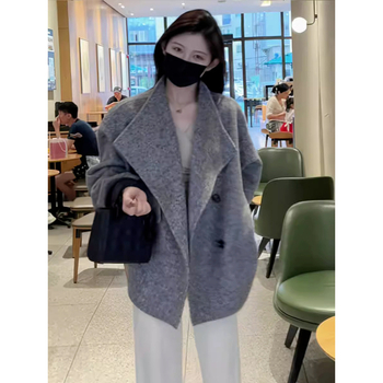 Dámsky akrylový kabát, úzky strih, vysoký golier, zapínanie na jeden rad, stredná dĺžka