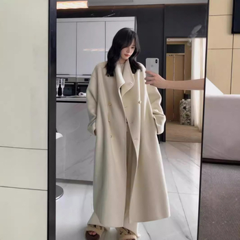 Dámsky kabát z polyestéru 90–95%, 3D vzor, stredná dĺžka 65–80 cm, golier polo, dlhé rukávy