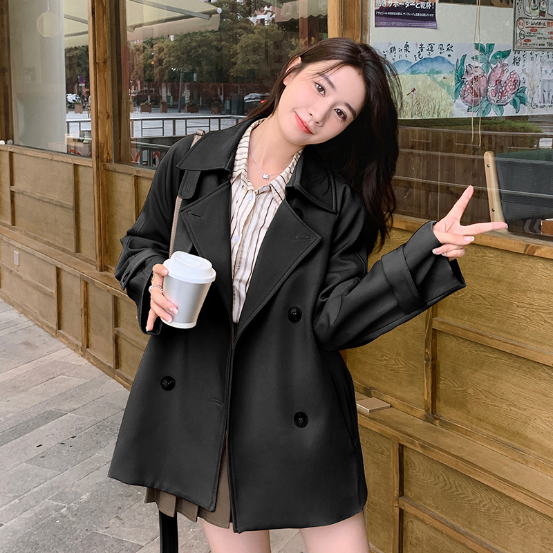 Női karcsú trench kabát — Pamut-lin bővítés poliészterrel, közepes hosszúságú, rever gallér, hosszú ujjú, dupla gombos záródás