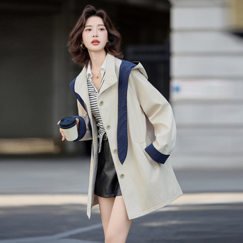 Geacă windbreaker pentru femei — 95% bumbac, lungime medie 65–80 cm, croială lejeră, mâneci lungi, guler polo, închidere cu un rând și catarame