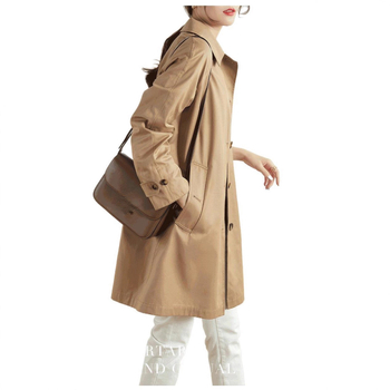 Ženska windbreaker jakna, poliester smjesa, srednje duljine 65–80 cm, polo ovratnik, dugi rukavi, zatvaranje gumbima