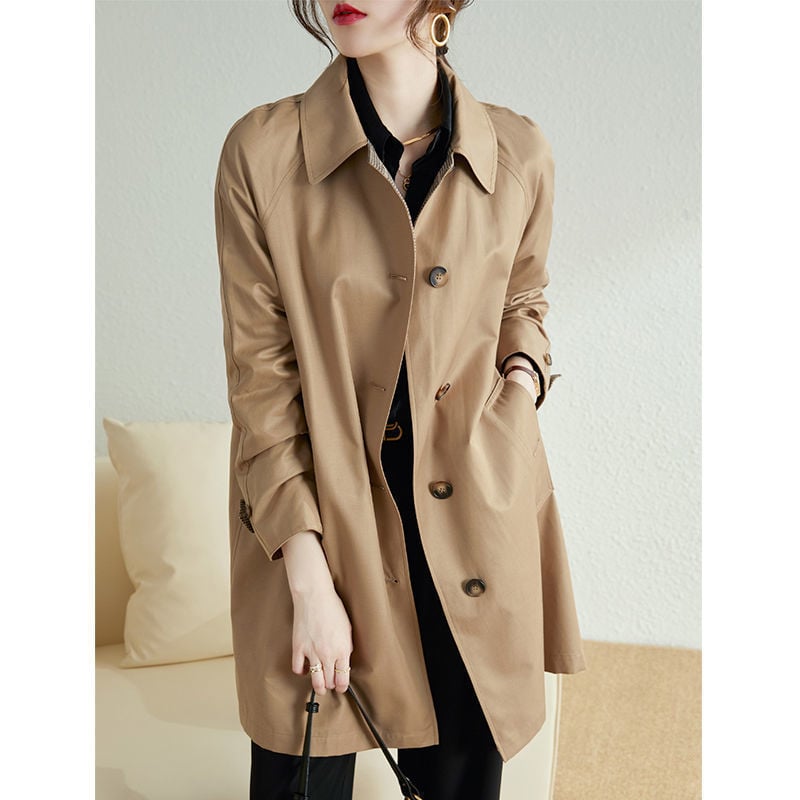 Ženska windbreaker jakna, poliester smjesa, srednje duljine 65–80 cm, polo ovratnik, dugi rukavi, zatvaranje gumbima