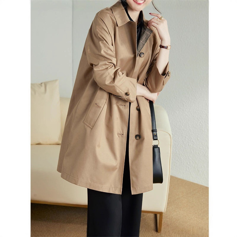 Ženska windbreaker jakna, poliester smjesa, srednje duljine 65–80 cm, polo ovratnik, dugi rukavi, zatvaranje gumbima
