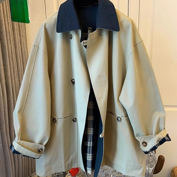 Srednje duga jakna-vetrovka s color-block detaljima u francuskom retro stilu, bez rukava, polo ovratnik, Chenille tkanina s udjelom Spandexa, džepovi.