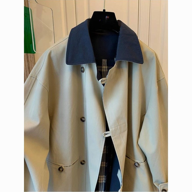 Srednje duga jakna-vetrovka s color-block detaljima u francuskom retro stilu, bez rukava, polo ovratnik, Chenille tkanina s udjelom Spandexa, džepovi.
