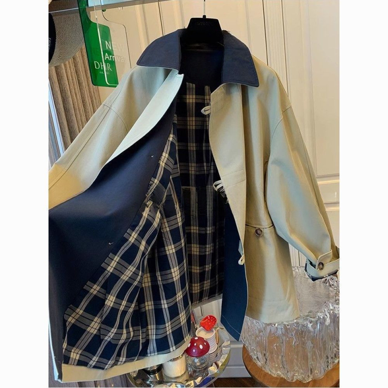 Srednje duga jakna-vetrovka s color-block detaljima u francuskom retro stilu, bez rukava, polo ovratnik, Chenille tkanina s udjelom Spandexa, džepovi.