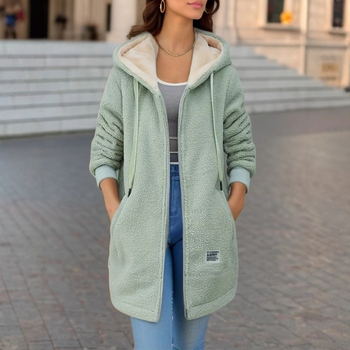 Női báránygyapjú dzseki fleece-beléssel, vastag, középhosszú, kapucnis, hímzett betűkkel és cipzárral