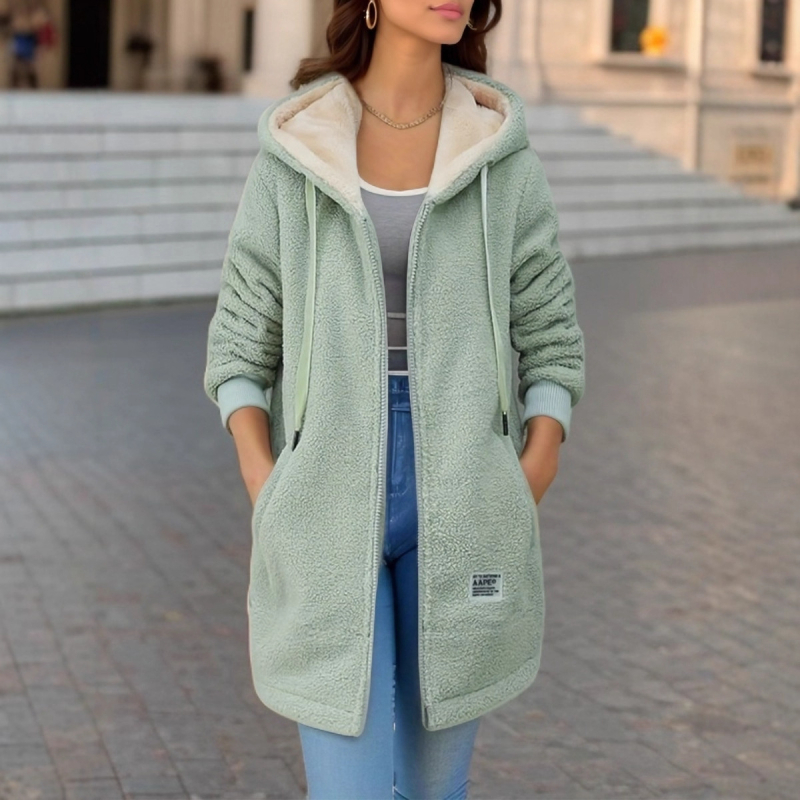 Női báránygyapjú dzseki fleece-beléssel, vastag, középhosszú, kapucnis, hímzett betűkkel és cipzárral