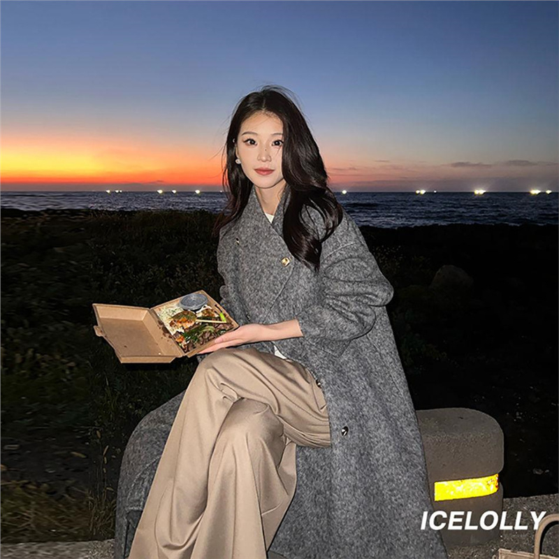 Geacă de damă din chenille, cu două fețe și guler înalt, primăvara 2025