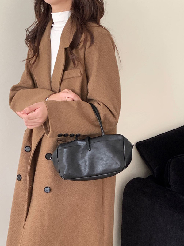 Bowling torba od mekane ovčje kože, pillow bag stil, gradska jednostavnost, crossbody s zatvaračem na zip, horizontalni kvadratni oblik