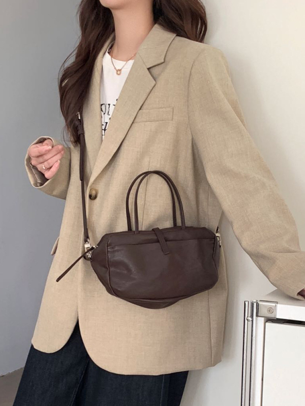 Bowling torba od mekane ovčje kože, pillow bag stil, gradska jednostavnost, crossbody s zatvaračem na zip, horizontalni kvadratni oblik