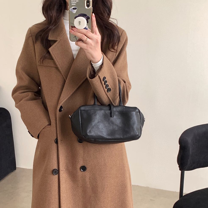 Bowling torba od mekane ovčje kože, pillow bag stil, gradska jednostavnost, crossbody s zatvaračem na zip, horizontalni kvadratni oblik
