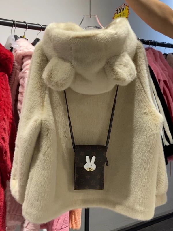 Ženski srednje dug kaput s kapuljačom od lažne dlake, dizajn s ušima medvjeda, raglan rukavi, zima 2025