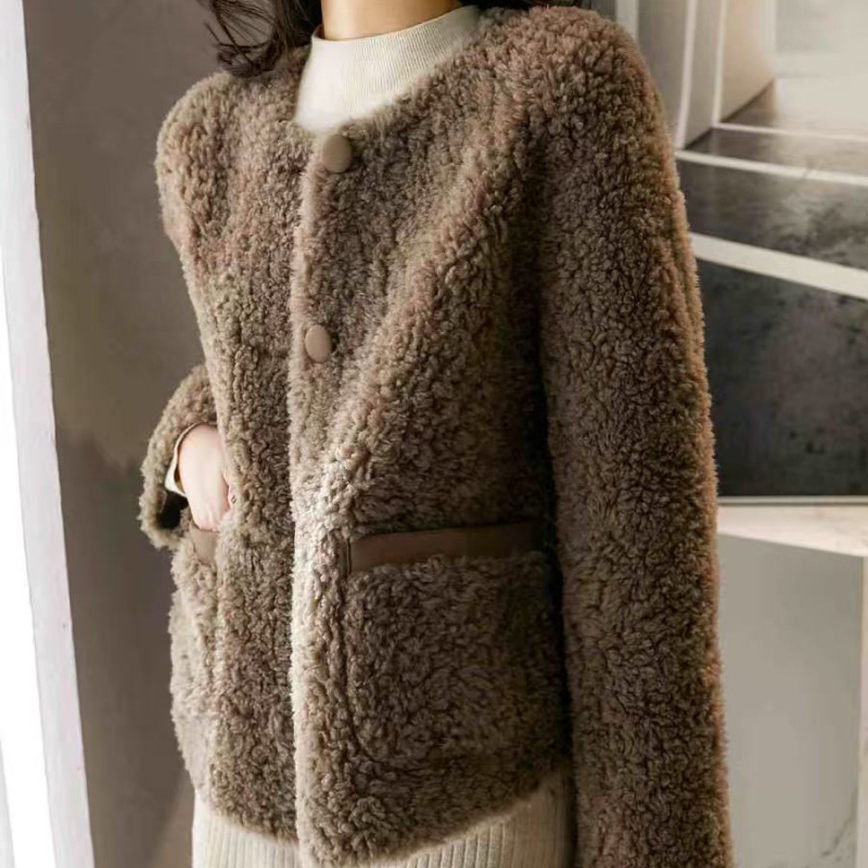 Ženski kratki kaput od jagnjeće vune i shearlinga, korejski stil, V-izrez