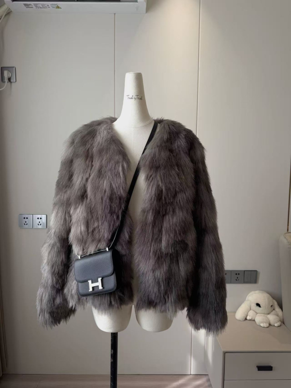 Jakna od umjetnog krzna, minimalistički stil, bez ovratnika, dugi rukavi, za žene