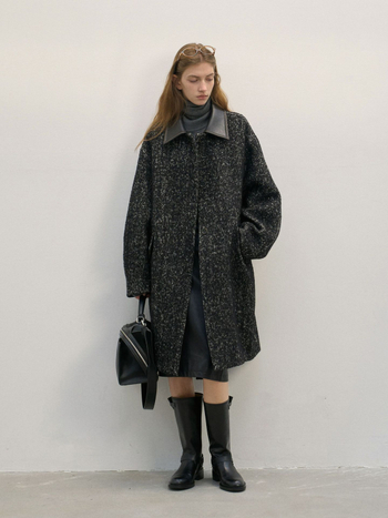 Palton de femei din lână cu guler din piele uzat, croială cocoon, stil retro — țesătură groasă, croială lejeră, lungime medie, închidere cu nasturi