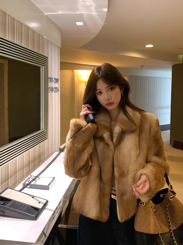 Női nyúl szőrme kabát, gallérral, hosszú ujjú, királyi nővér stílus, tél 2025.