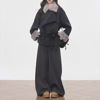 Damski debeli vuneni kaput s umjetnim krznom na ovratniku – ovratnik: lapel, pravilan kroj, jednostrano kopčanje, dugi rukavi