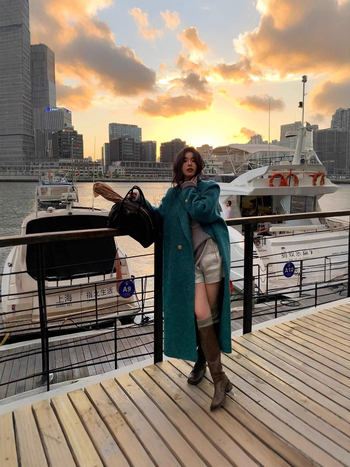 Palton de damă din lână cu amestec de cașmir, lung, guler stil sacou, închidere cu două nasturi, țesătură groasă