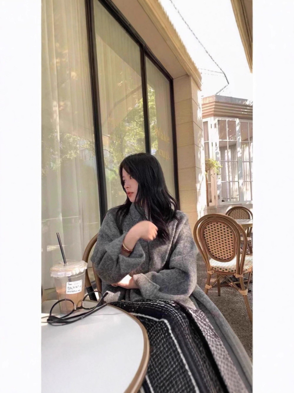 Palton de damă din lână cu amestec de cașmir, lung, guler stil sacou, închidere cu două nasturi, țesătură groasă