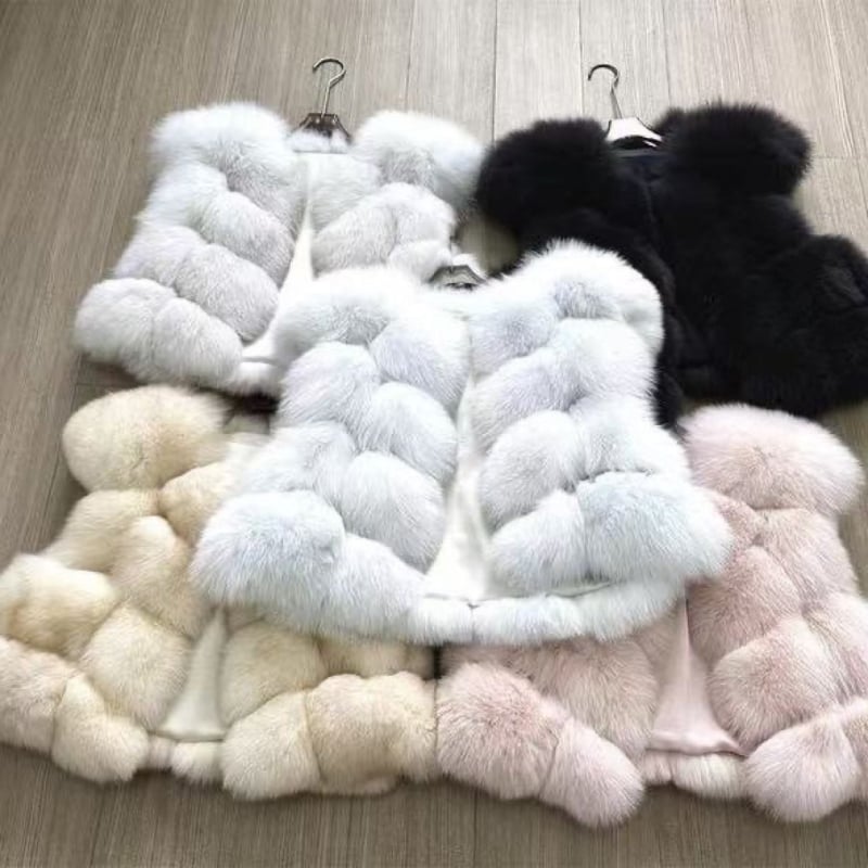 Vesta din blană de vulpe pentru femei, decolteu în V, fără mâneci, lungime scurtă, toamna 2025