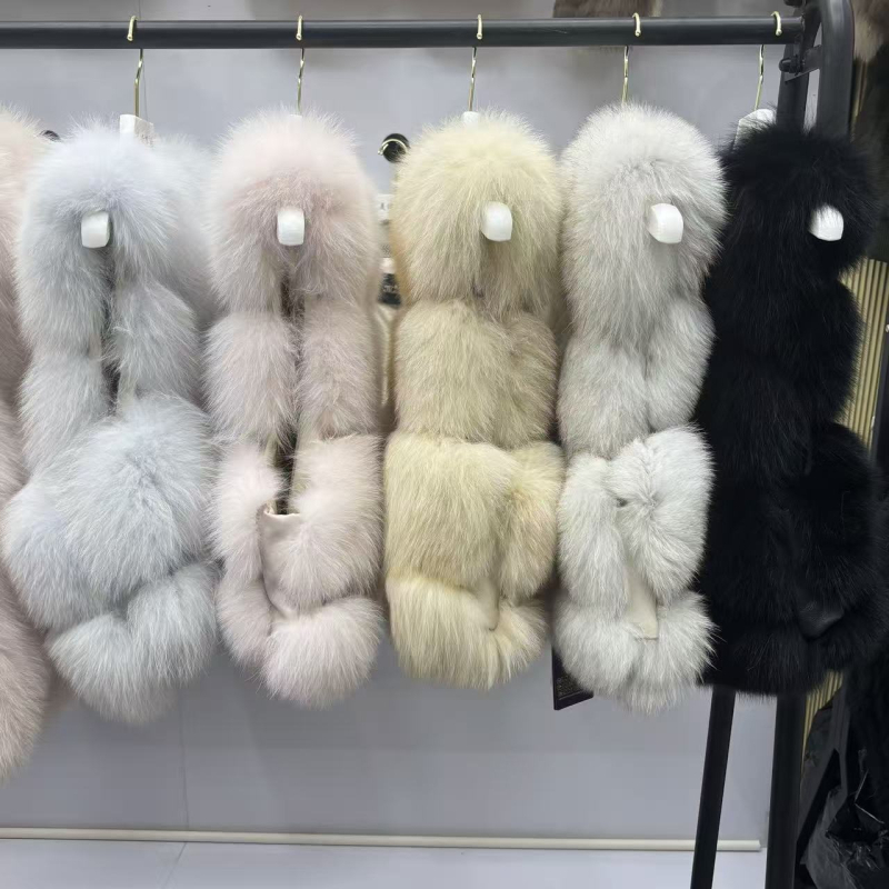 Vesta din blană de vulpe pentru femei, decolteu în V, fără mâneci, lungime scurtă, toamna 2025
