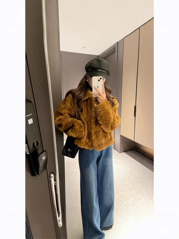 Ženska jakna od poliestera, 95% poliester sadržaj, slobodan kroj, rukavi flutter, ovratnik poluturtleneck, retro stil