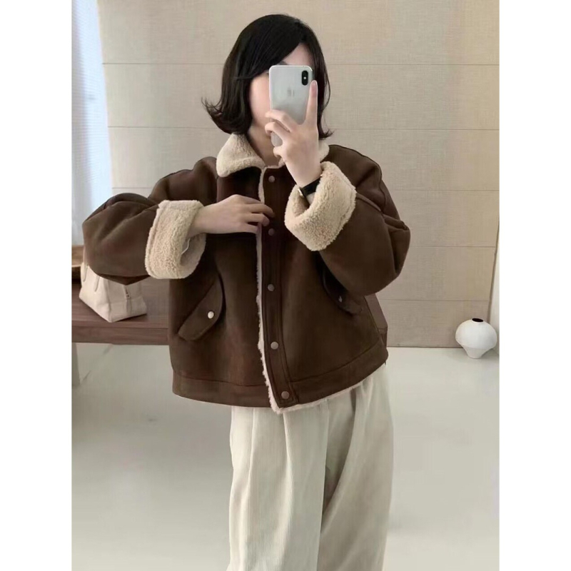 Ženski kratki kaput od ovčje kože (shearling), zima 2024, retro, toplo podstavljeno flisom, širok kroj, za sitniju figuru