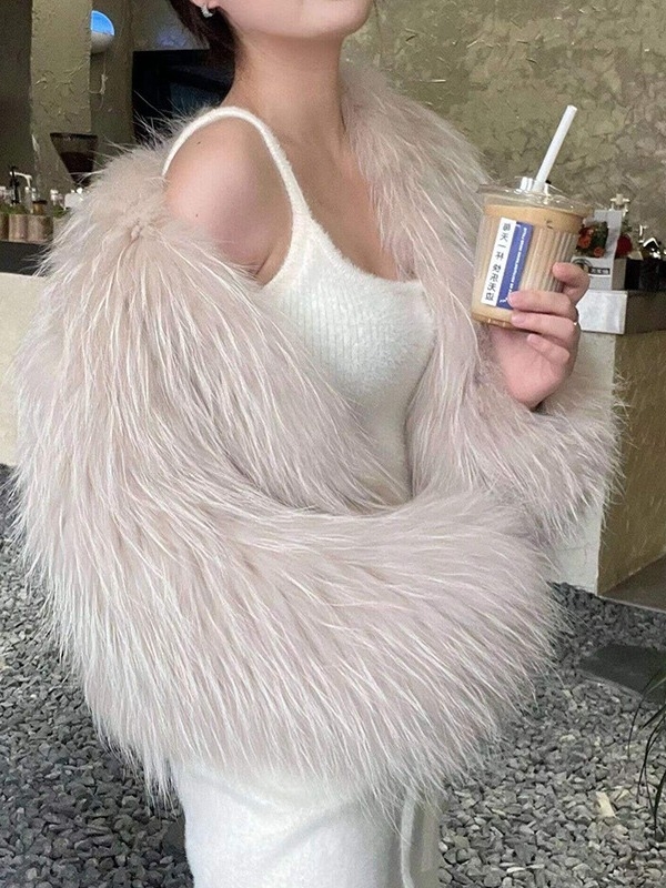 Γνήσιο παλτό από γούνα ρακούν, υφαντή γούνα, γυναικείο, V-λαιμό, μακριά μανίκια, μήκος 50–65 cm, Χειμώνας 2025