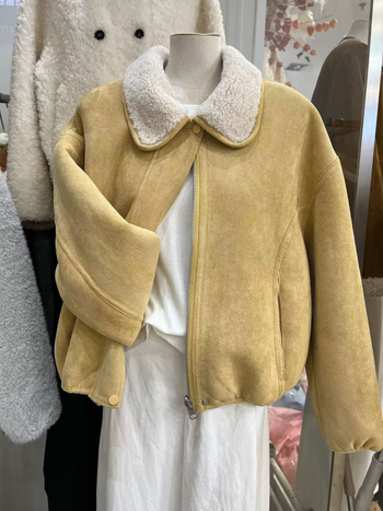 Ženski kaput od semiša i ovčje vune s detaljima krzna, retro stil, zima 2025