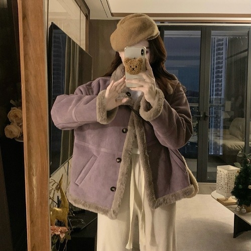 Női dzseki galléros, egysoros, hosszú ujjú, lazább fazon, szőrrel integrált