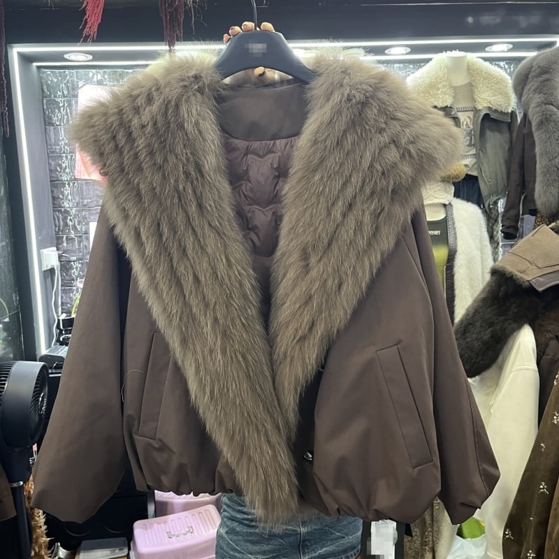 Ženska parka jakna od lisje dlake, s krznom ovratnikom, jesen 2025, urbani street style