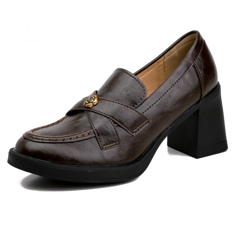 Mocasini femei – vârf rotund, deschidere adâncă, toc gros 6–8 cm, talpă din cauciuc, branț din piele naturală