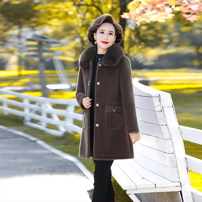 Sieviešu ziemas mētelis ar norkas kažokādas detaļu, poliesters >95%, bez gludināšanas, pilsētas stilā, Ziemas 2024