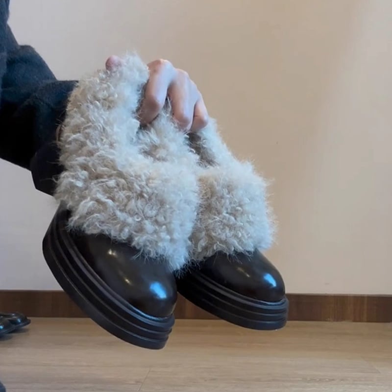 Loafers: gornji dio od teleće kože, 6–8 cm visok pet, gumena potplat, ulošak od prirodne kože
