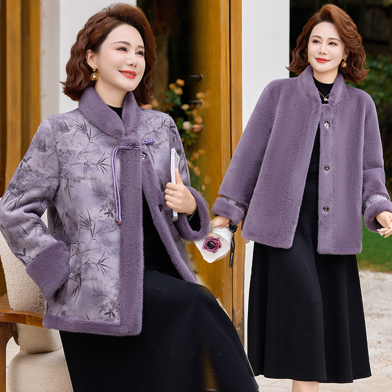 Perdavimo Mink velūro išorinis švarkas, storas, stovinčiu kaklu, 3D raštas, poliesterio 95%+ / viskozės 70–80% mišinys, kinų stilius, žiema 2025