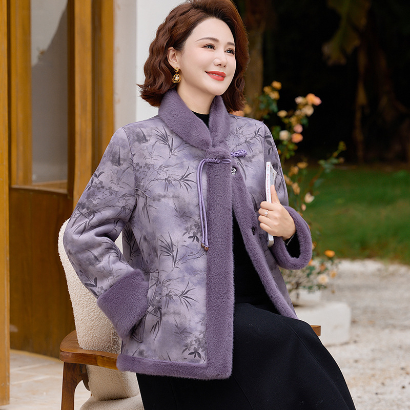 Perdavimo Mink velūro išorinis švarkas, storas, stovinčiu kaklu, 3D raštas, poliesterio 95%+ / viskozės 70–80% mišinys, kinų stilius, žiema 2025