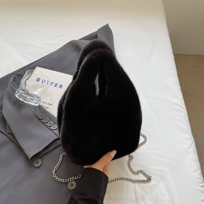 Geantă de umăr din pluș, tip bucket, închidere cu șnur, buzunar interior cu fermoar tip sandviș, căptușeală din poliester și bumbac, curea de umăr unică, stil stradal