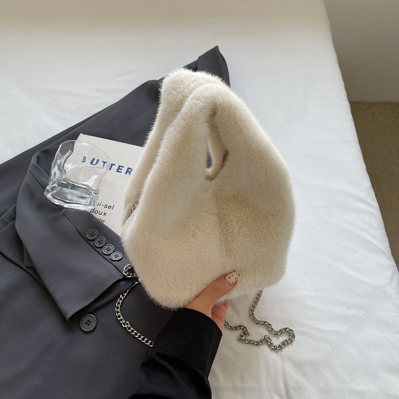 Geantă de umăr din pluș, tip bucket, închidere cu șnur, buzunar interior cu fermoar tip sandviș, căptușeală din poliester și bumbac, curea de umăr unică, stil stradal