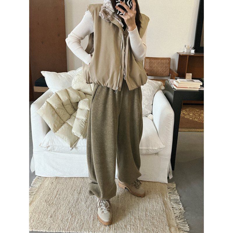 Top reversibil din blană de iepure Rex, fără mâneci, cu nasture magnetic și guler semi-înalt pentru toamnă-iarnă 2025