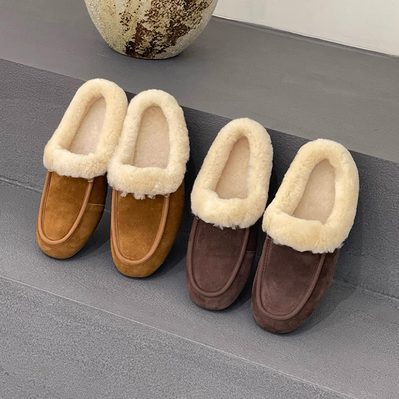 Loafers cu vârf drept, din pluș sintetic, căptușite cu lână artificială, talpă din cauciuc, toc plat redus