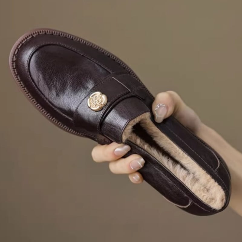 Loafers din piele de vițel primă calitate, căptușeală din piele de oaie, talpă din cauciuc, toc mic 1–3 cm, deschidere adâncă