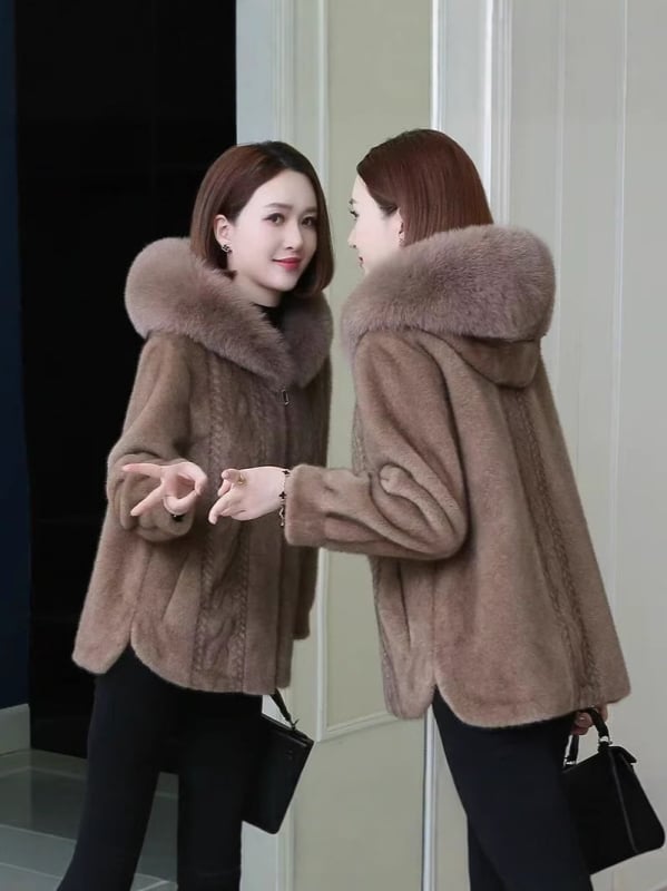 Palton de vizon pentru femei, croială scurtă pentru siluete mici, glugă cu blană de vulpe, îmbinare piele și blană, stil vedetă